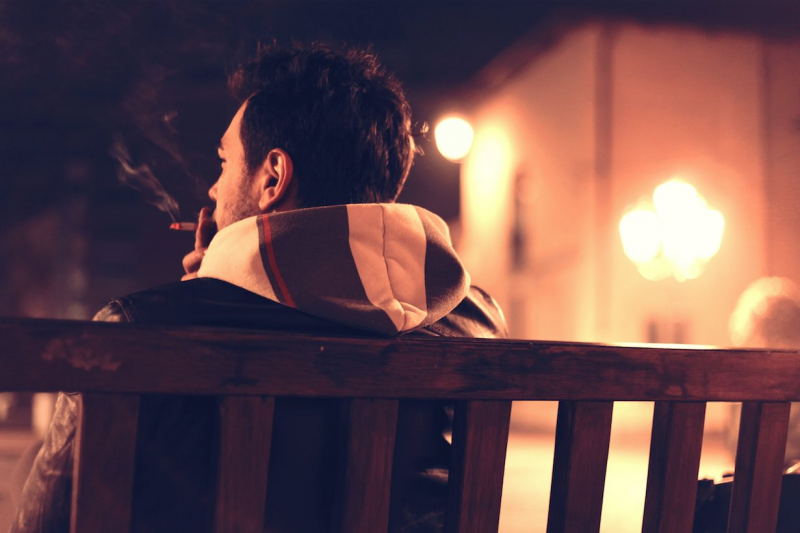 Par rapport &agrave; la pollution par les poussi&egrave;res fines dans une rue tr&egrave;s passante, la fum&eacute;e de cigarette est beaucoup plus nocive.